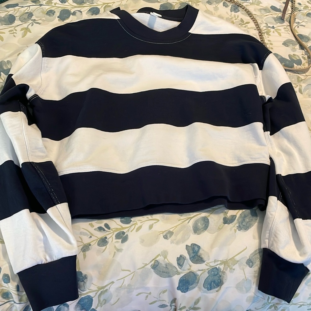 Lululemon cropped oversized crew.